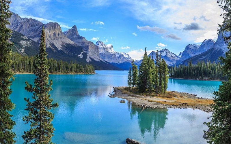 Maligne Lake, Jasper National Park, Alberta, Canada