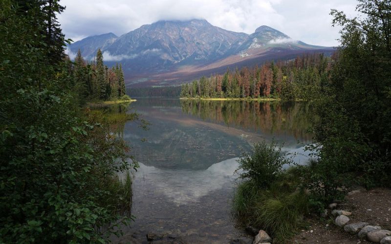 Pyramid Lake, Alberta