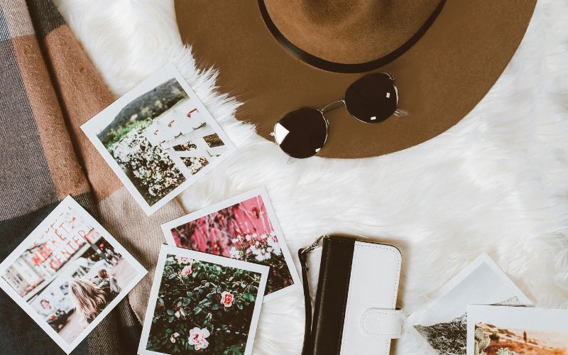 Travel tips - hat, scarf, sunglasses